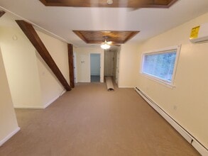 27 State St, Unit 6 in Valley Falls, NY - Building Photo - Building Photo