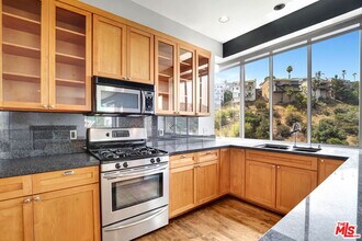 6396 Weidlake Dr in Los Angeles, CA - Building Photo - Building Photo