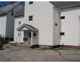 302 Pond St in Woonsocket, RI - Building Photo - Building Photo