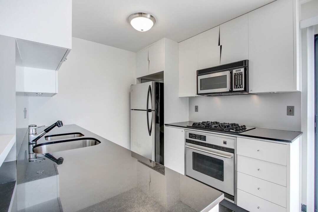 117 Pacific St in Santa Monica, CA - Building Photo