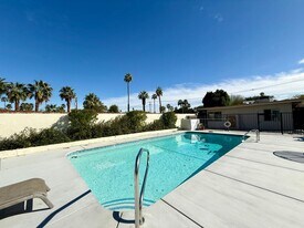 579 Highland Dr in Palm Springs, CA - Building Photo