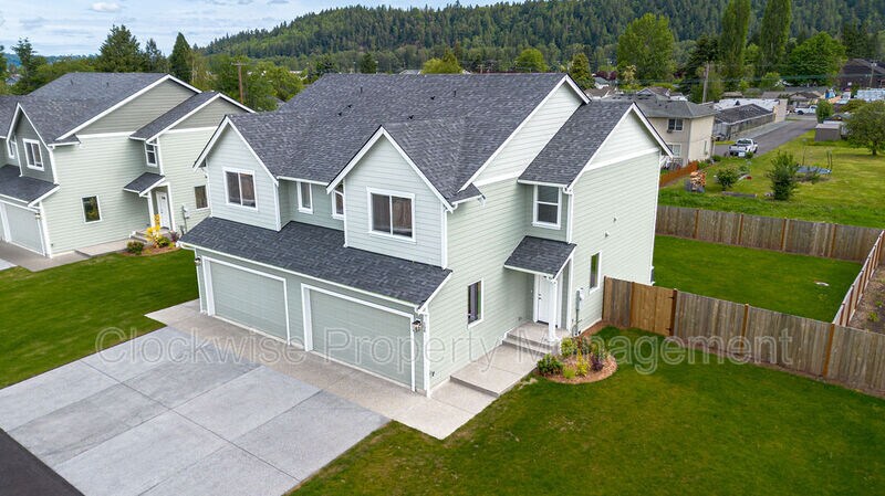 108 Tacoma Ct NW in Orting, WA - Building Photo