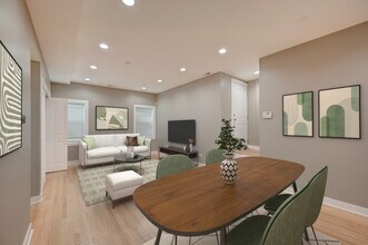 1430 N Maplewood Ave, Unit 101 in Chicago, IL - Building Photo - Building Photo