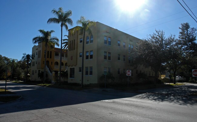 200 22nd Ave NE in St. Petersburg, FL - Foto de edificio - Building Photo