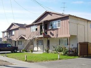 1509 Mount Herman Dr in San Jose, CA - Foto de edificio - Building Photo