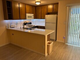 18530 Hatteras St, Unit 108 in Tarzana, CA - Building Photo