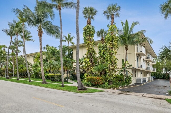 255 Sunrise Dr in Key Biscayne, FL - Building Photo - Building Photo