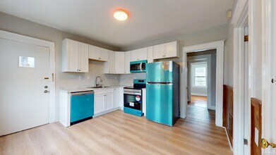 909 New Britain Ave in Hartford, CT - Building Photo - Building Photo