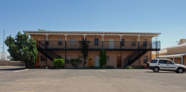 1500 Mescalero Dr in El Paso, TX - Foto de edificio - Building Photo