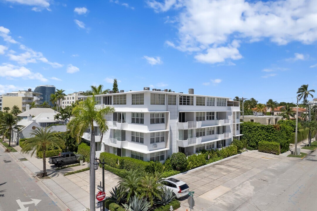 401 Peruvian Ave-Unit -3020 in Palm Beach, FL - Building Photo