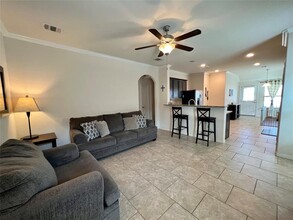 10233 Crescendo Ln in Austin, TX - Building Photo - Building Photo