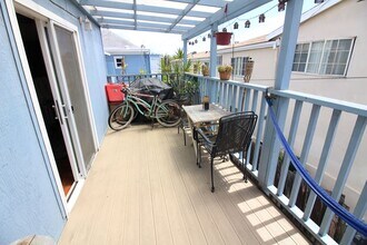 1812 Hornblend St in San Diego, CA - Building Photo - Building Photo