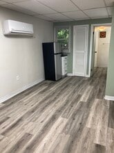 1003 E Hunter Ave, Unit Studio in Bloomington, IN - Foto de edificio - Building Photo