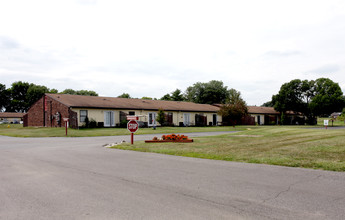 Franklin Cove in Franklin, IN - Foto de edificio - Building Photo