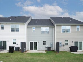 237 Roudwood Dr in Simpsonville, SC - Building Photo - Building Photo