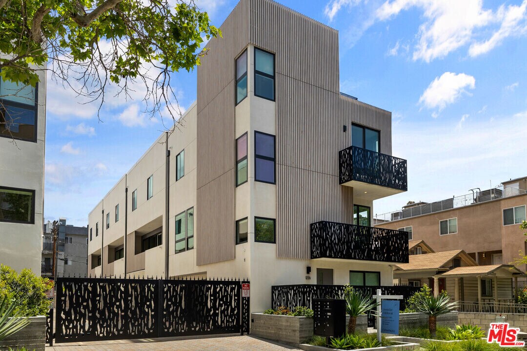 1226 N Sycamore Ave in Los Angeles, CA - Building Photo