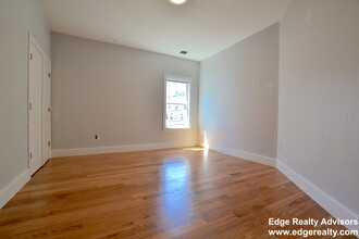 9 Islington St, Unit 3 in Boston, MA - Foto de edificio - Building Photo