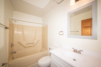 107 Walnut St in Baraboo, WI - Building Photo - Building Photo