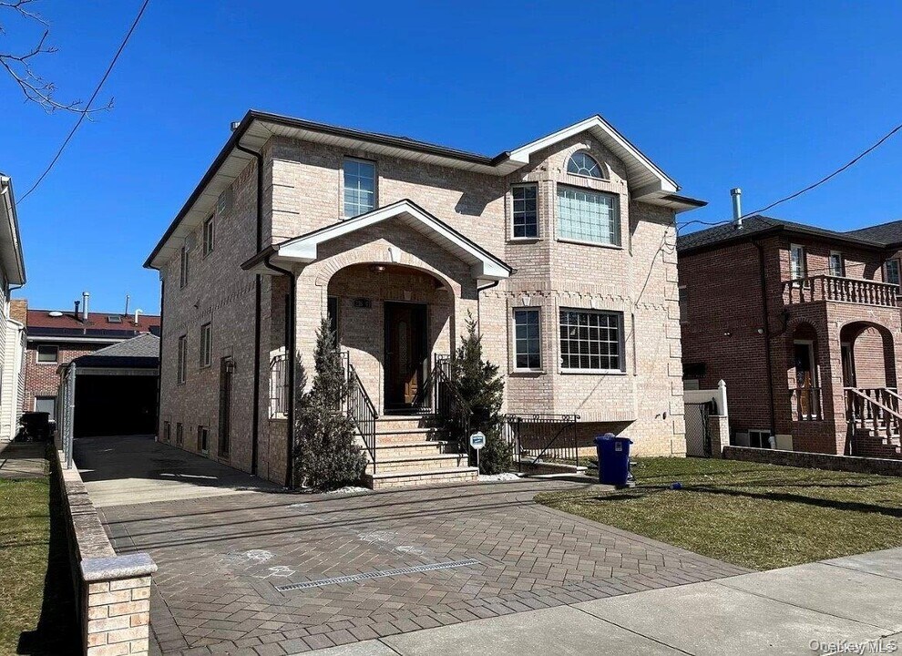 256-07 60th Ave in Queens, NY - Foto de edificio