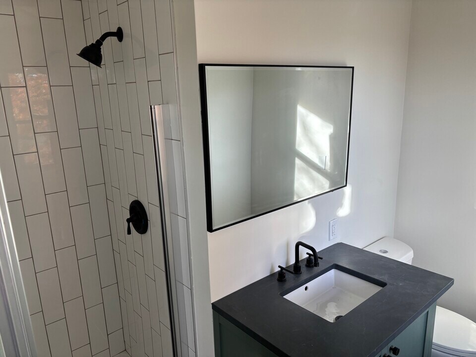 18377 Pleasant View Dr in Weston, MO - Building Photo