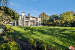 28600 Pacific Coast Hwy in Malibu, CA - Building Photo