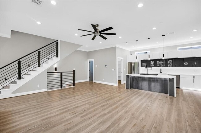 property at 604 W 28th St