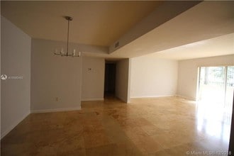 7401 SW 82nd St-Unit -103S in Miami, FL - Building Photo - Building Photo