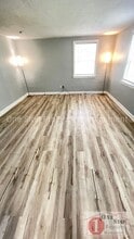 12807 8th St in Grandview, MO - Building Photo - Building Photo