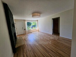 6515 SE Steele St in Portland, OR - Building Photo - Building Photo