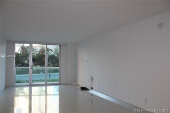 19370 Collins Ave, Unit 121 in Sunny Isles Beach, FL - Building Photo - Building Photo