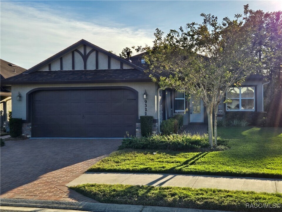 9322 S DEER Pk Dr in Homosassa, FL - Building Photo
