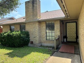 11905 Oak Knoll Dr in Austin, TX - Building Photo - Building Photo