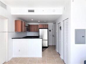 300 S Biscayne Blvd, Unit T-1611 in Miami, FL - Building Photo - Building Photo