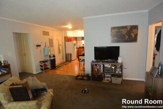 178 Lake Shore Rd, Unit 4 in Boston, MA - Building Photo - Building Photo