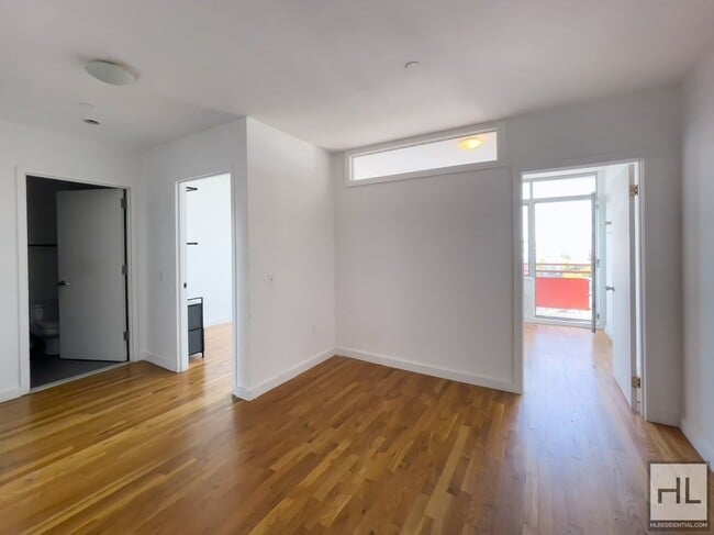 NOLL STREET / Spacious Bushwick 2-Bed 1-Bath / Elevator / In-Building Laundry in Brooklyn, NY - Foto de edificio - Building Photo