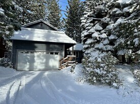 1224 Tokochi St in South Lake Tahoe, CA - Building Photo