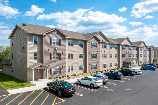 Deerfield Commons in Middletown, NY - Foto de edificio - Building Photo