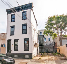 2121 E Dauphin St in Philadelphia, PA - Building Photo - Building Photo