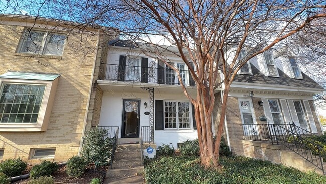 property at 1742 Chain Bridge Rd