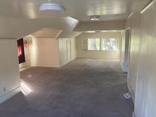 563 E Holt Ave, Unit 563 in Pomona, CA - Building Photo - Building Photo