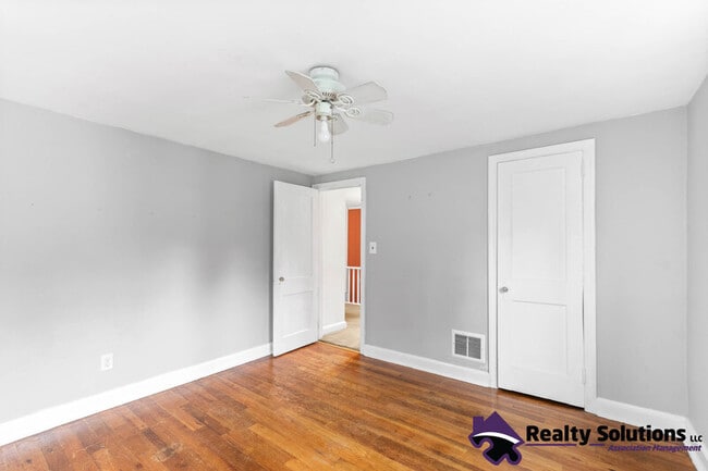 142 Palmer Ln in Ewing Township, NJ - Building Photo - Building Photo