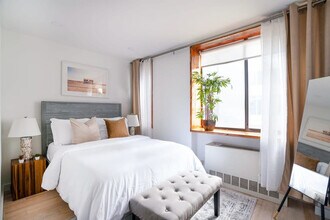 244 E 75th St in New York, NY - Foto de edificio - Building Photo