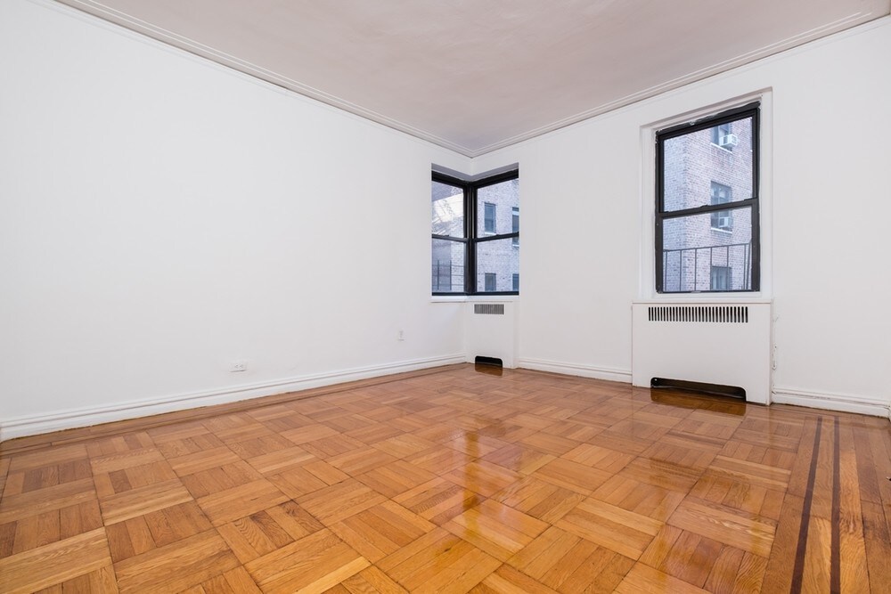 689 Fort Washington Ave in New York, NY - Building Photo