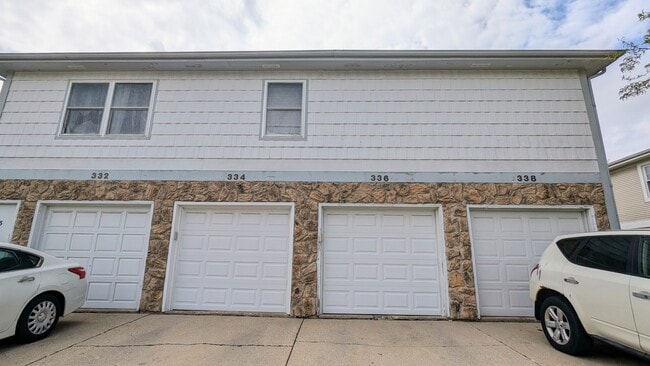 336 Farmingdale Cir in Vernon Hills, IL - Building Photo - Building Photo
