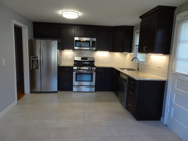2 Lantern Ln in Burlington, MA - Building Photo - Building Photo