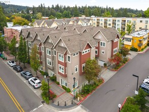 10677 SE 21st Ave in Milwaukie, OR - Foto de edificio - Building Photo