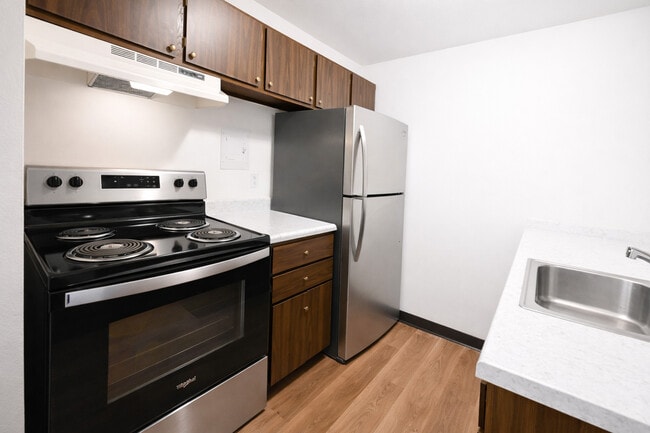 Canterbury Court Apartments