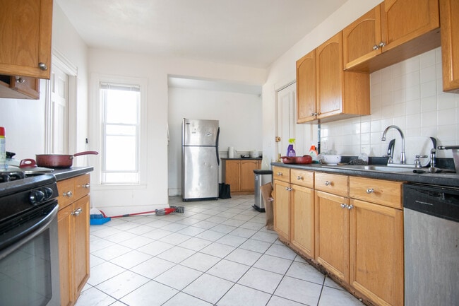 46 Gardner St, Unit 3 in Boston, MA - Building Photo - Building Photo