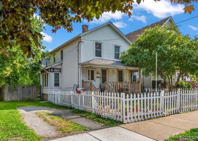 property at 19 E 21st St