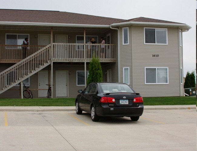Hawkeye Village Apartments in Waterloo, IA - Foto de edificio - Building Photo